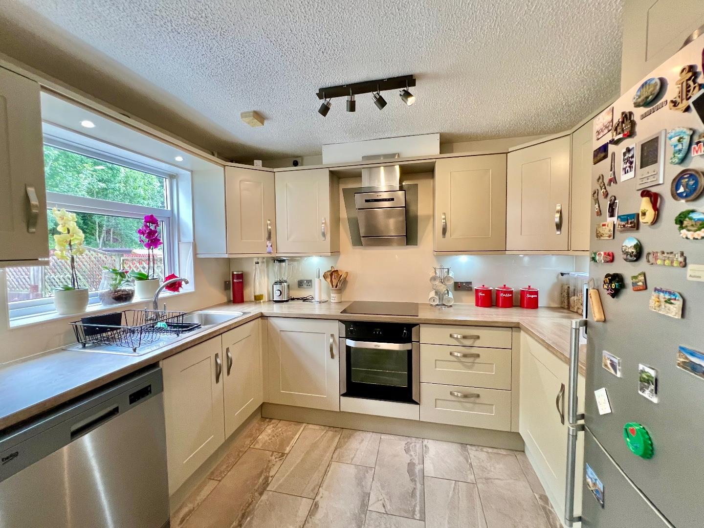 Ffordd Y Parc, Litchard, Bridgend County Borough, CF31 1RA